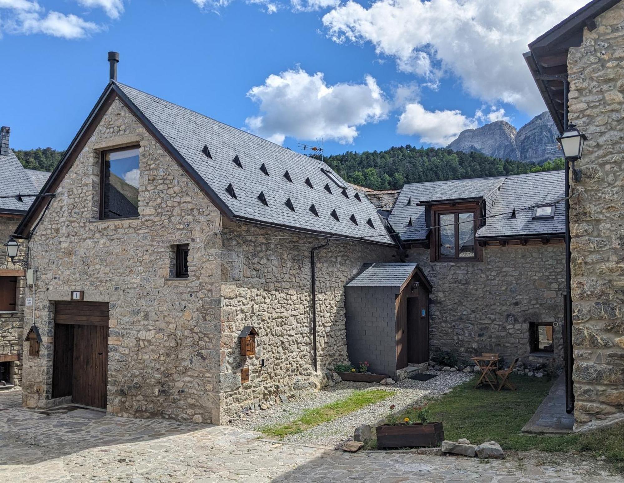 Nornore: Una Casa Especial En La Montana Piedrafita de Jaca Exterior foto